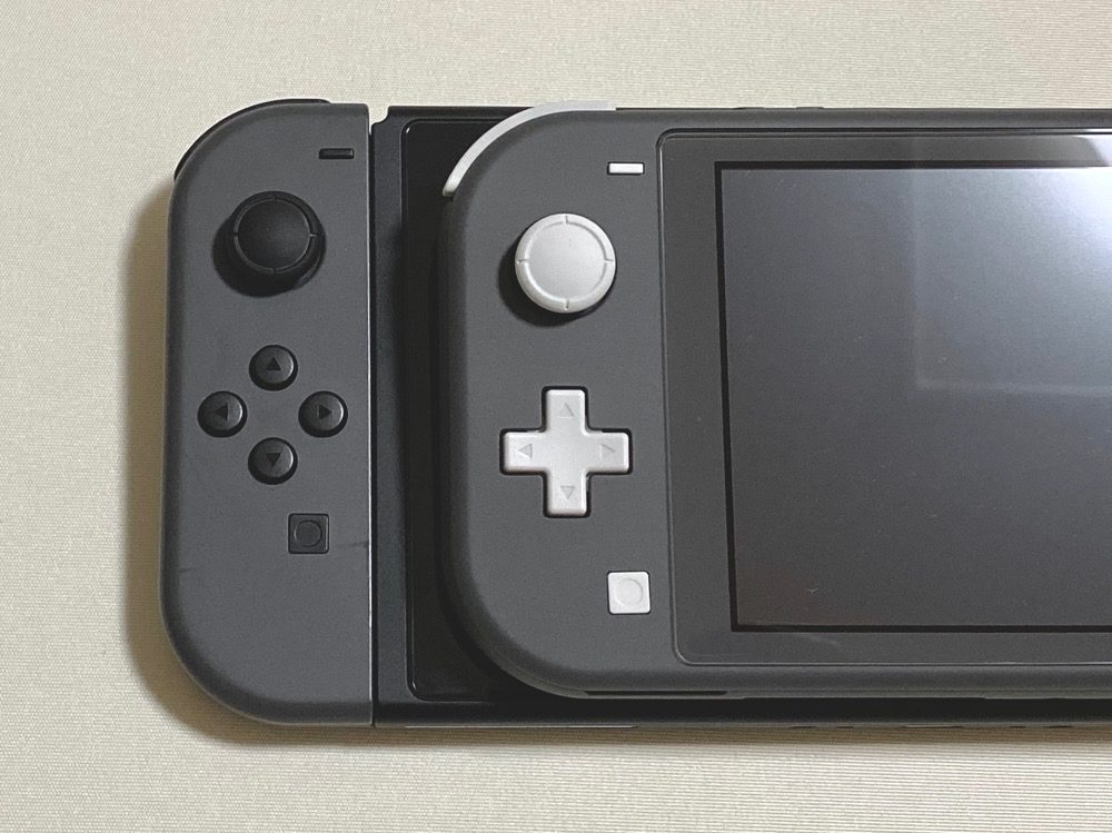 Nintendo Switch Lite、Nintendo Switch比較